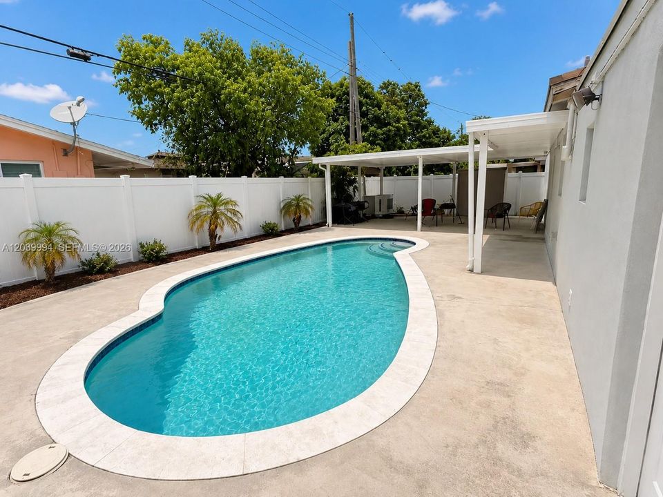 En Venta: $600,000 (4 camas, 3 baños, 1043 Pies cuadrados)