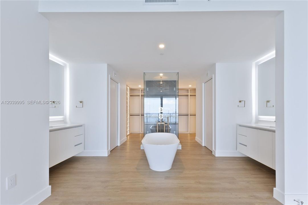 For Rent: $23,000 (4 beds, 5 baths, 3189 Square Feet)