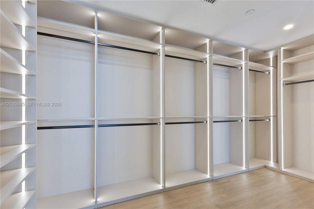 For Rent: $23,000 (4 beds, 5 baths, 3189 Square Feet)