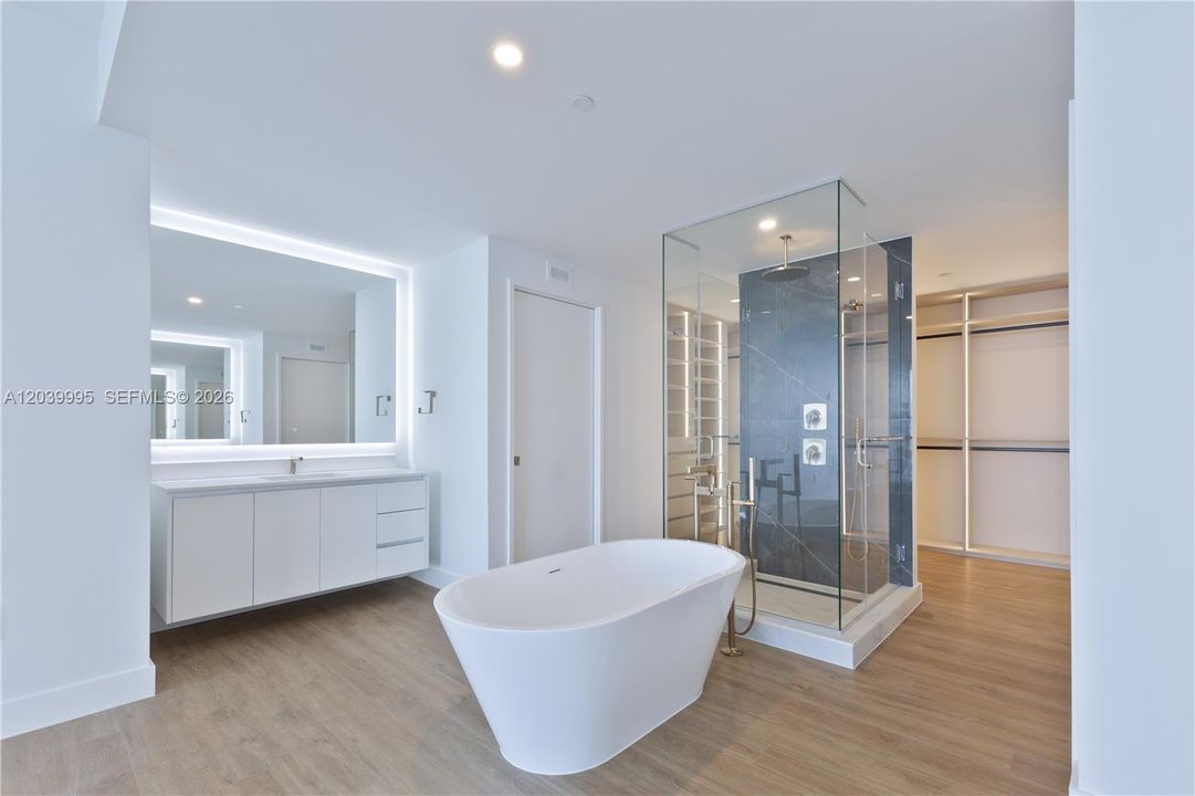 For Rent: $23,000 (4 beds, 5 baths, 3189 Square Feet)