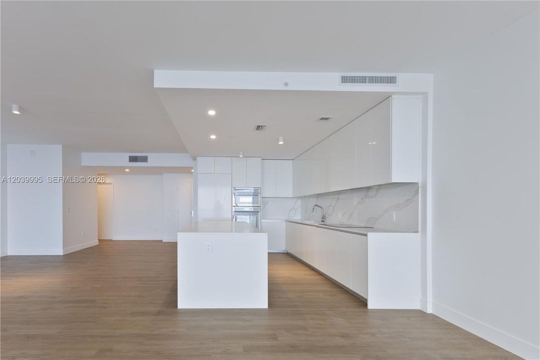 For Rent: $23,000 (4 beds, 5 baths, 3189 Square Feet)