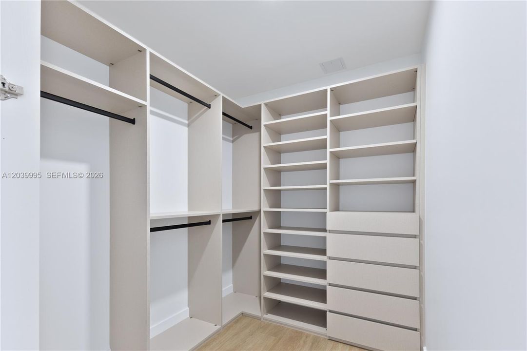 For Rent: $23,000 (4 beds, 5 baths, 3189 Square Feet)