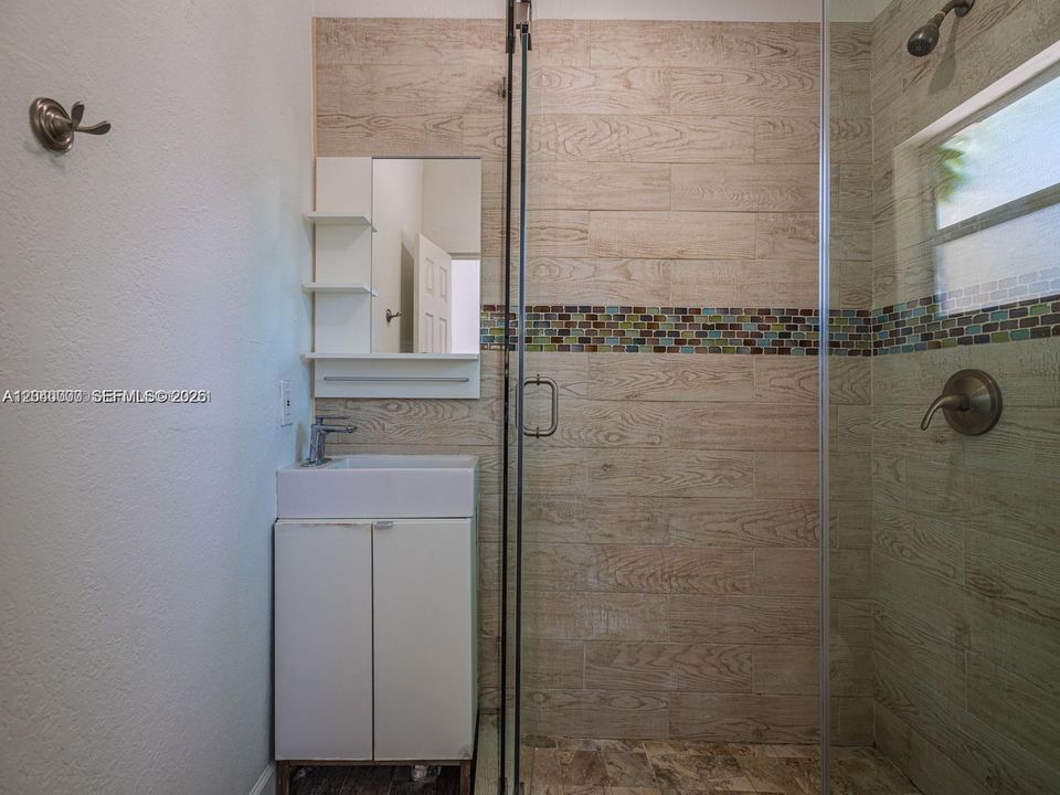 For Rent: $3,600 (3 beds, 3 baths, 1056 Square Feet)