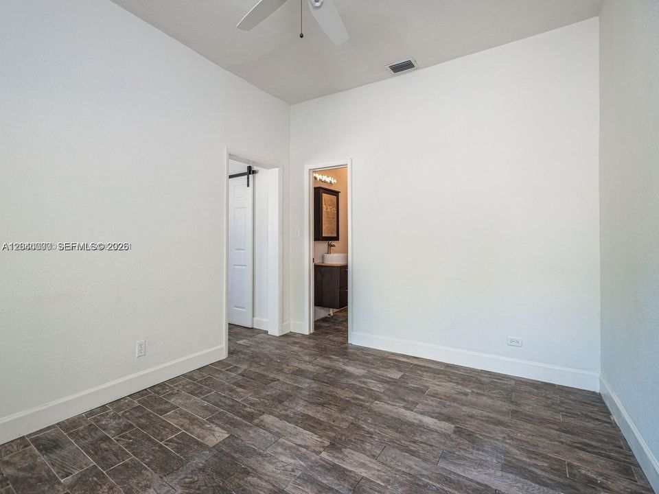 For Rent: $3,600 (3 beds, 3 baths, 1056 Square Feet)