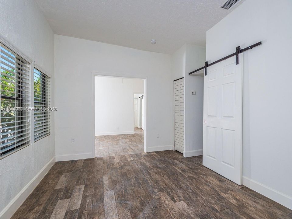 For Rent: $3,600 (3 beds, 3 baths, 1056 Square Feet)