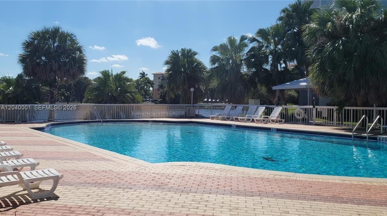 For Rent: $2,150 (1 beds, 1 baths, 1125 Square Feet)