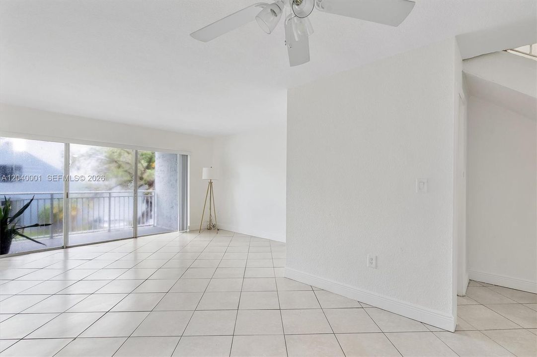 For Rent: $2,150 (1 beds, 1 baths, 1125 Square Feet)