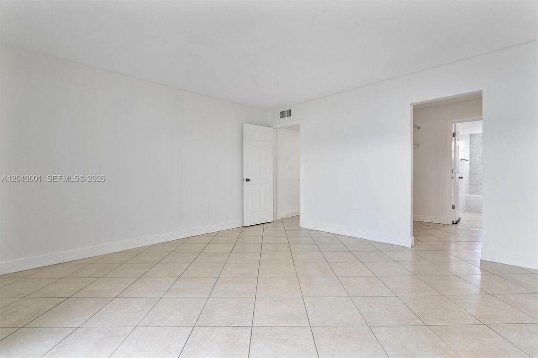 For Rent: $2,150 (1 beds, 1 baths, 1125 Square Feet)