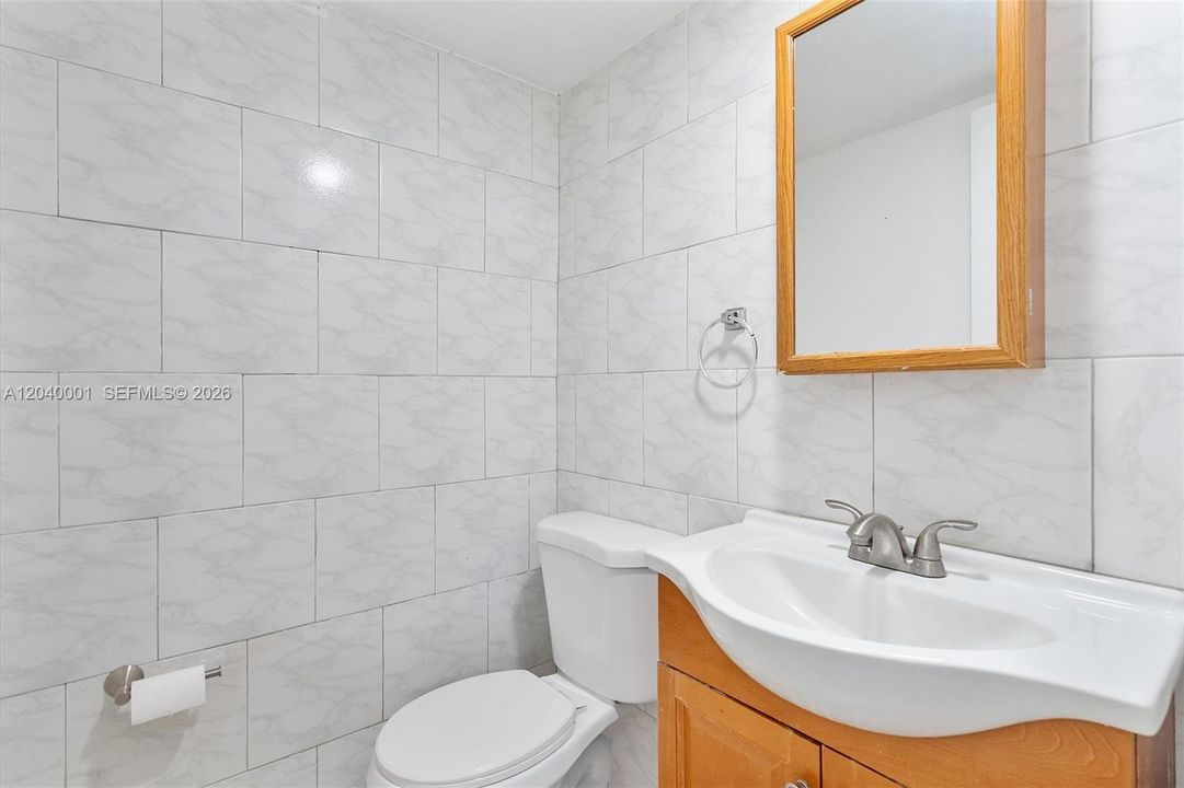 For Rent: $2,150 (1 beds, 1 baths, 1125 Square Feet)