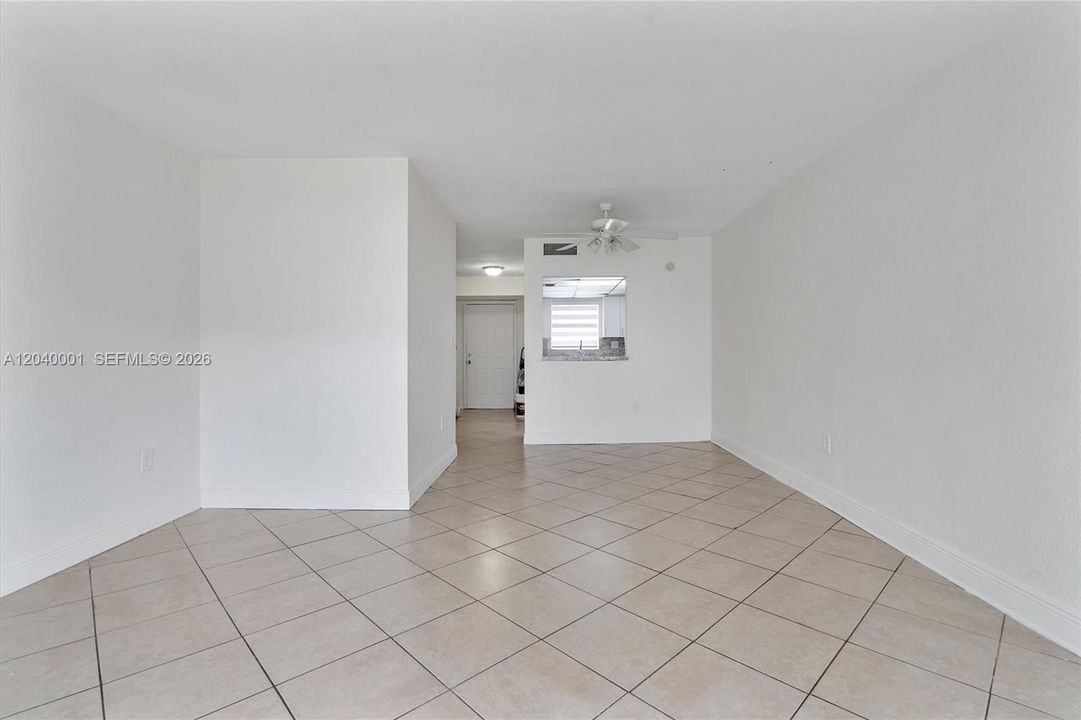 For Rent: $2,150 (1 beds, 1 baths, 1125 Square Feet)