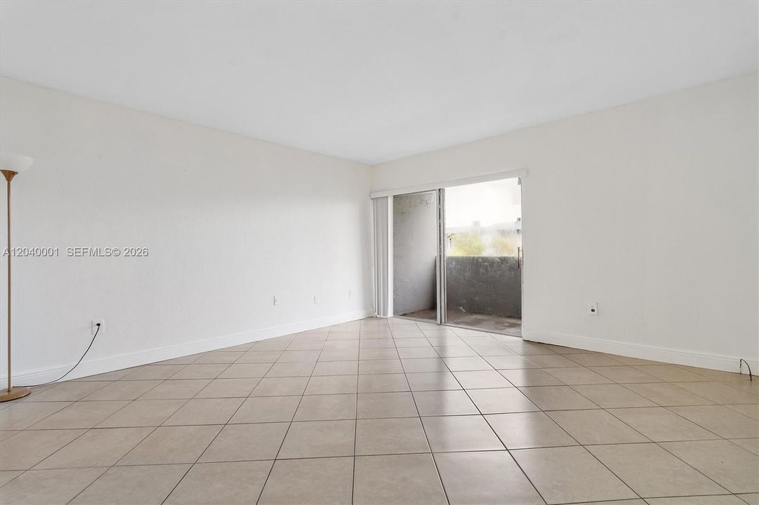 For Rent: $2,150 (1 beds, 1 baths, 1125 Square Feet)
