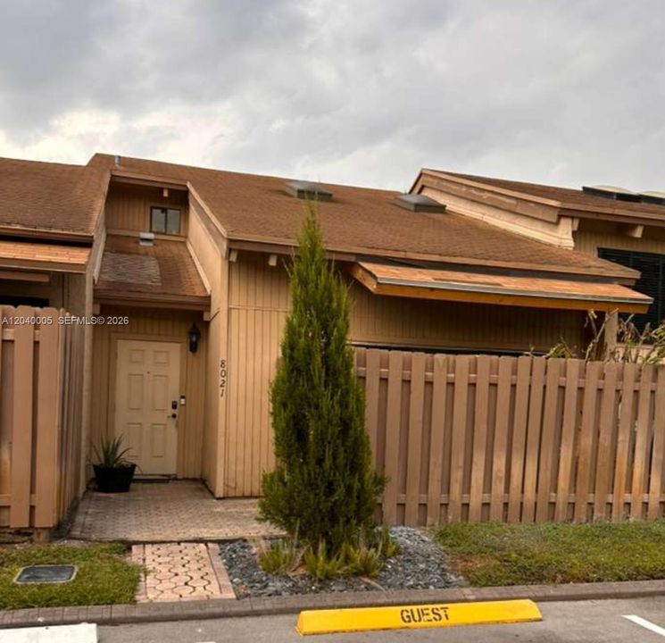 На продажу: $349,000 (2 спален, 2 ванн, 1230 Квадратных фут)