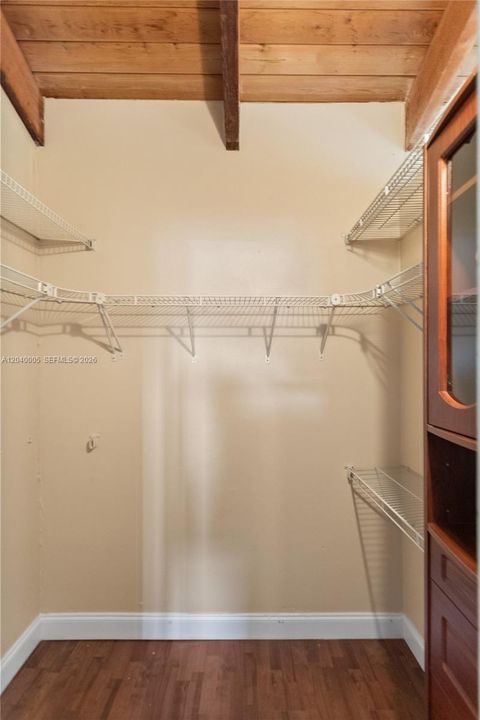 На продажу: $349,000 (2 спален, 2 ванн, 1230 Квадратных фут)
