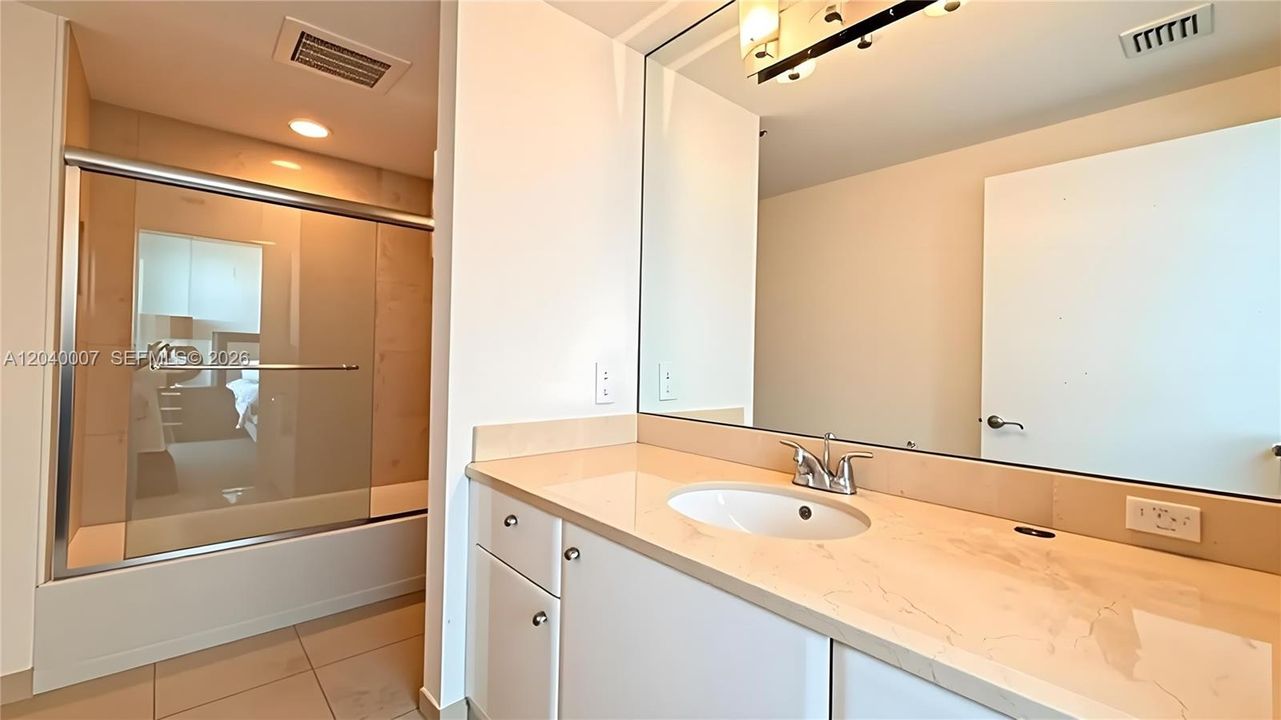 В аренду: $4,800 (2 спален, 3 ванн, 1544 Квадратных фут)