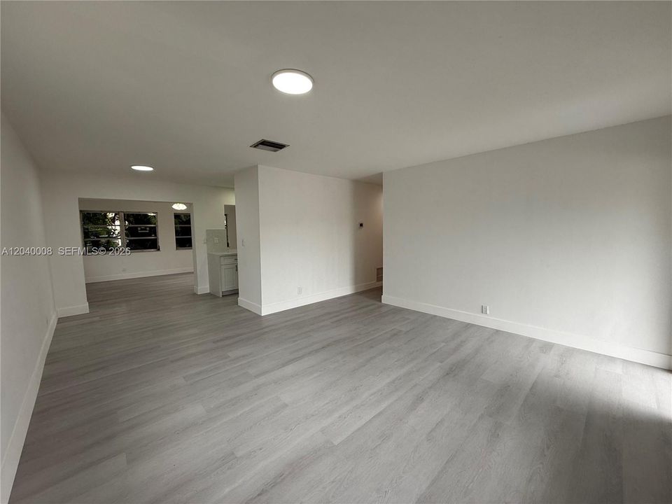 В аренду: $2,700 (2 спален, 1 ванн, 1164 Квадратных фут)