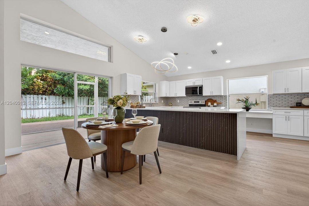 En Venta: $695,000 (3 camas, 2 baños, 1532 Pies cuadrados)