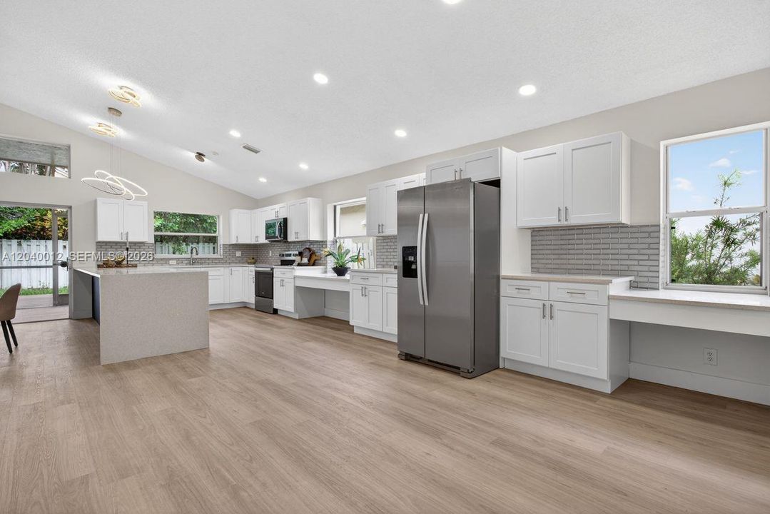 En Venta: $695,000 (3 camas, 2 baños, 1532 Pies cuadrados)