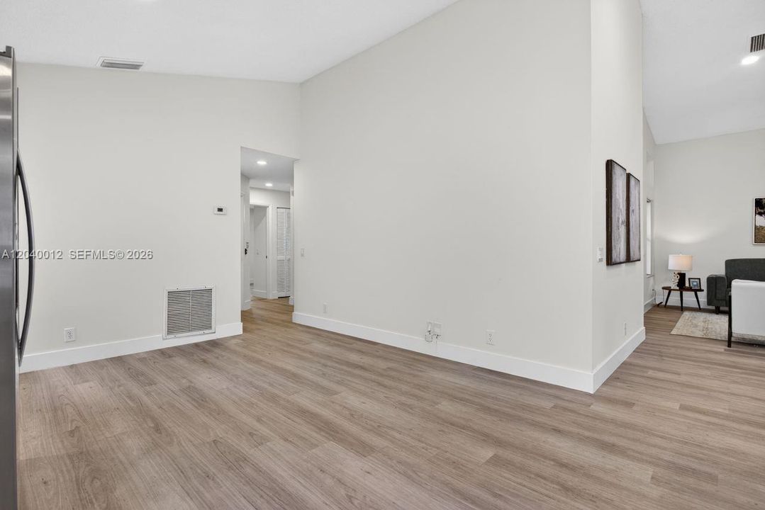 En Venta: $695,000 (3 camas, 2 baños, 1532 Pies cuadrados)