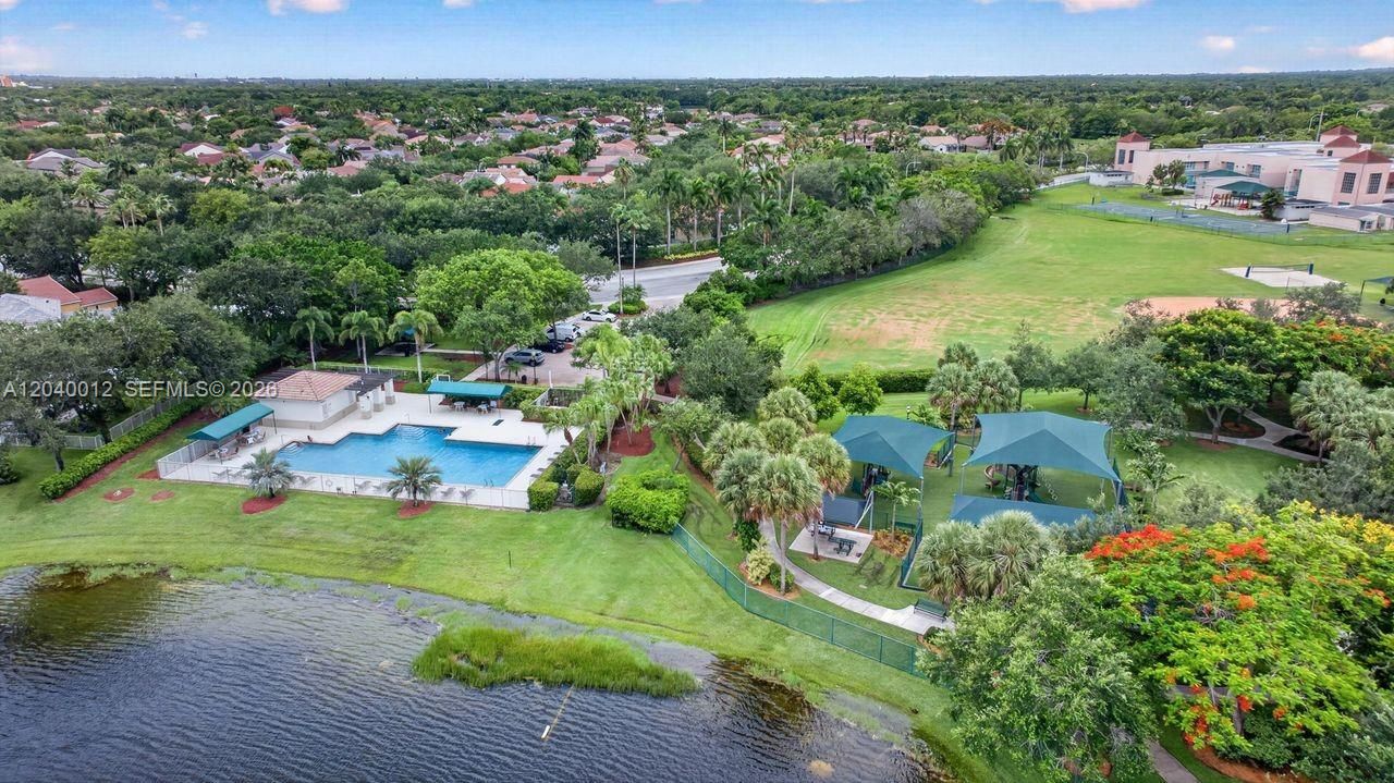 En Venta: $695,000 (3 camas, 2 baños, 1532 Pies cuadrados)