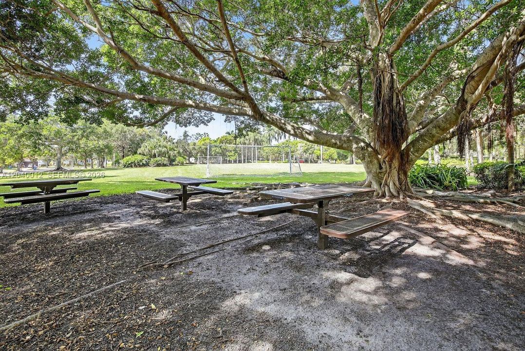 En Venta: $695,000 (3 camas, 2 baños, 1532 Pies cuadrados)