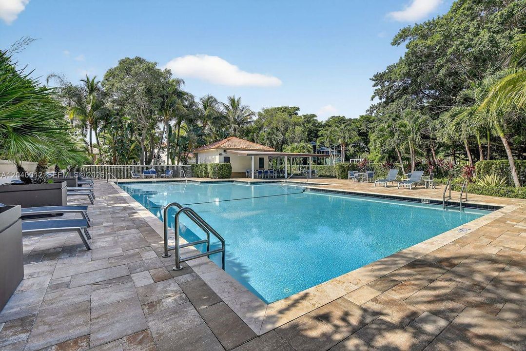 En Venta: $695,000 (3 camas, 2 baños, 1532 Pies cuadrados)