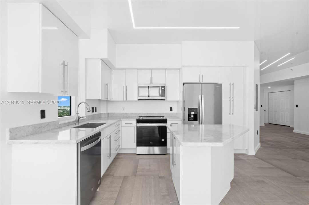 На продажу: $759,000 (3 спален, 3 ванн, 1715 Квадратных фут)