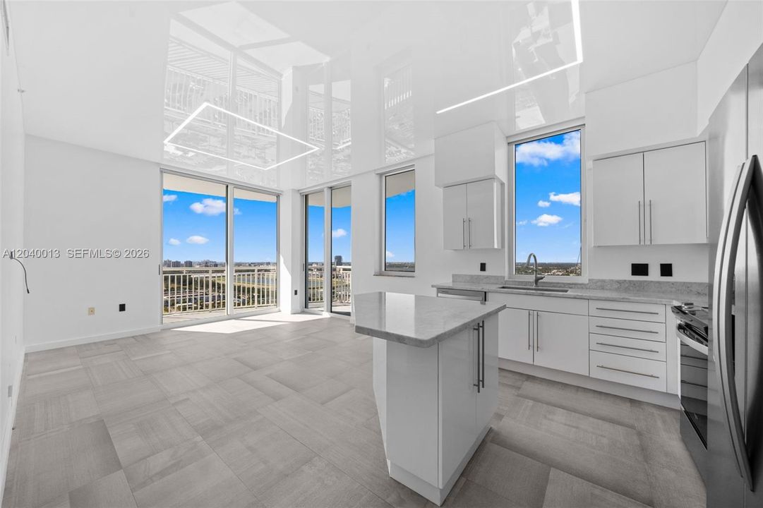 На продажу: $759,000 (3 спален, 3 ванн, 1715 Квадратных фут)