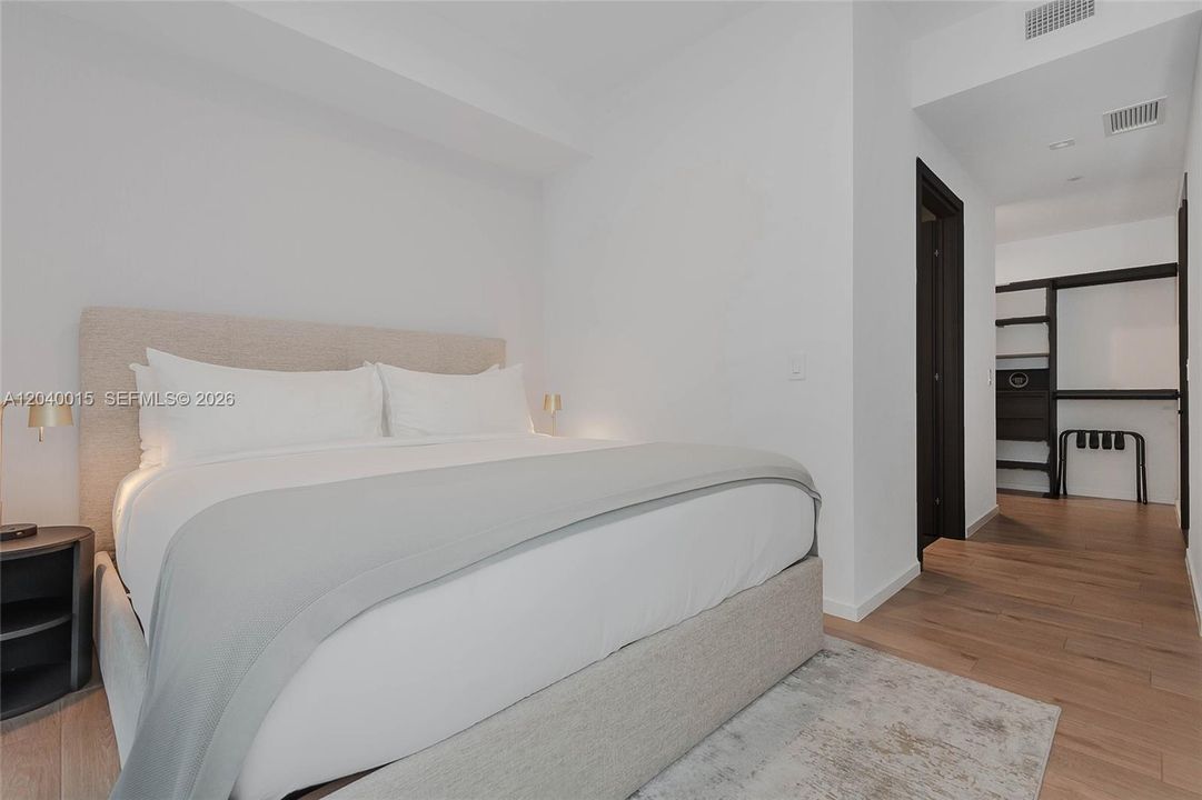 For Rent: $6,900 (3 beds, 3 baths, 2301 Square Feet)