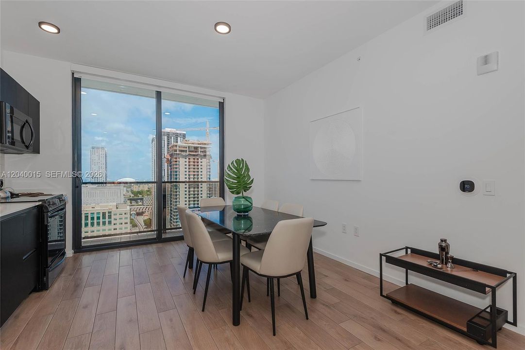 For Rent: $6,900 (3 beds, 3 baths, 2301 Square Feet)