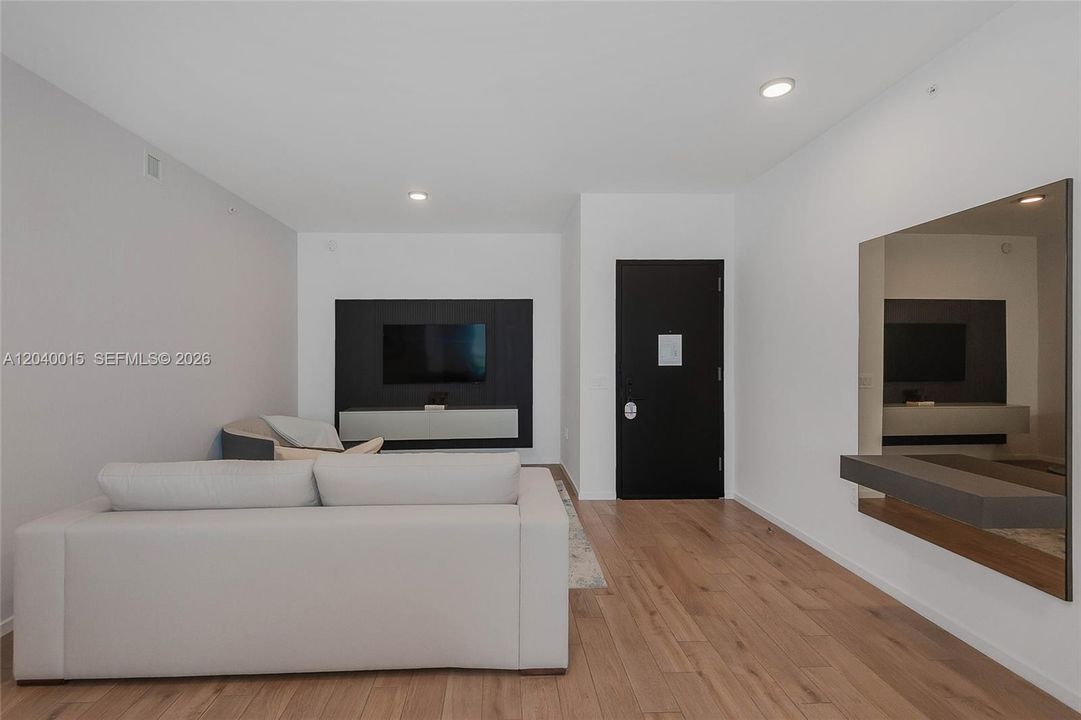 For Rent: $6,900 (3 beds, 3 baths, 2301 Square Feet)