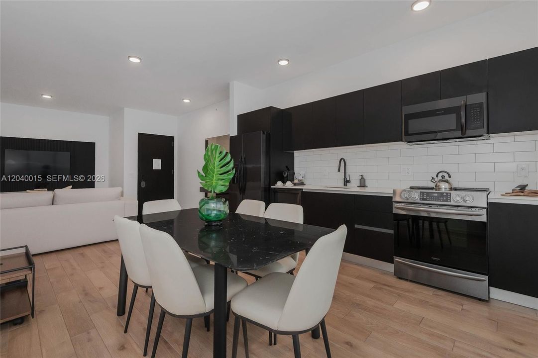 For Rent: $6,900 (3 beds, 3 baths, 2301 Square Feet)