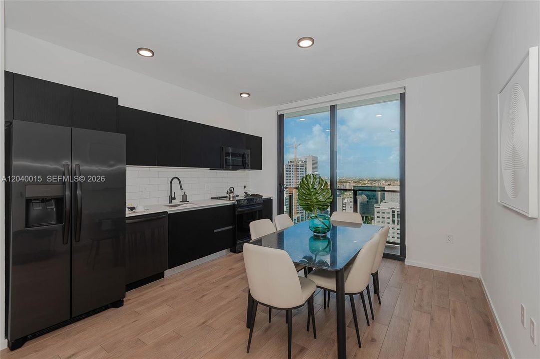 For Rent: $6,900 (3 beds, 3 baths, 2301 Square Feet)