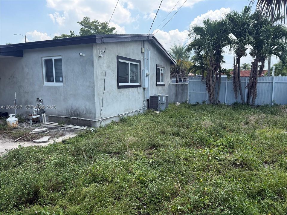 En Venta: $499,000 (3 camas, 2 baños, 1350 Pies cuadrados)
