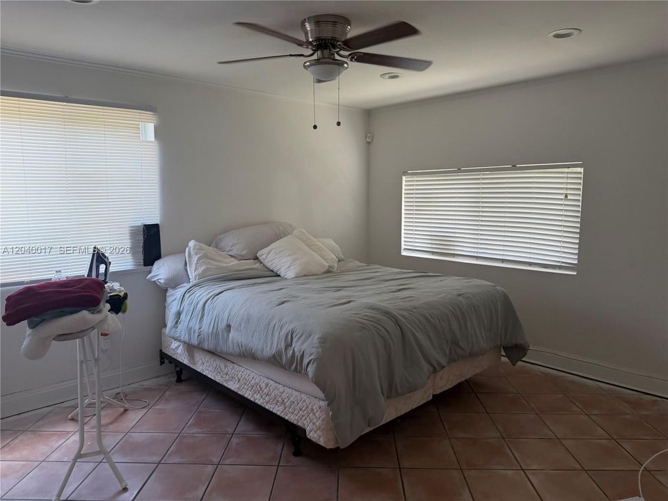 En Venta: $499,000 (3 camas, 2 baños, 1350 Pies cuadrados)