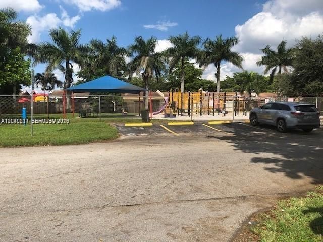 En Venta: $499,000 (3 camas, 2 baños, 1350 Pies cuadrados)