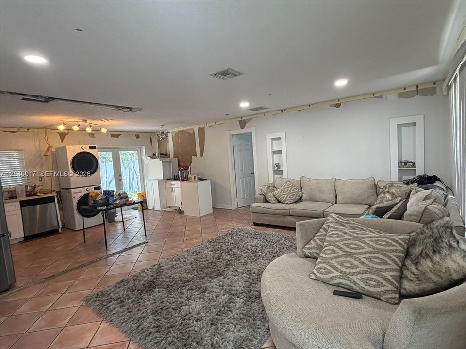 En Venta: $499,000 (3 camas, 2 baños, 1350 Pies cuadrados)