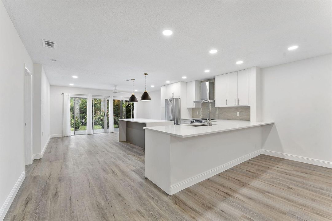 9180 Pine Springs