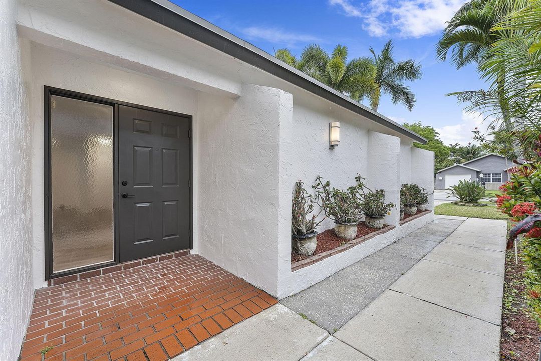 9180 Pine Springs