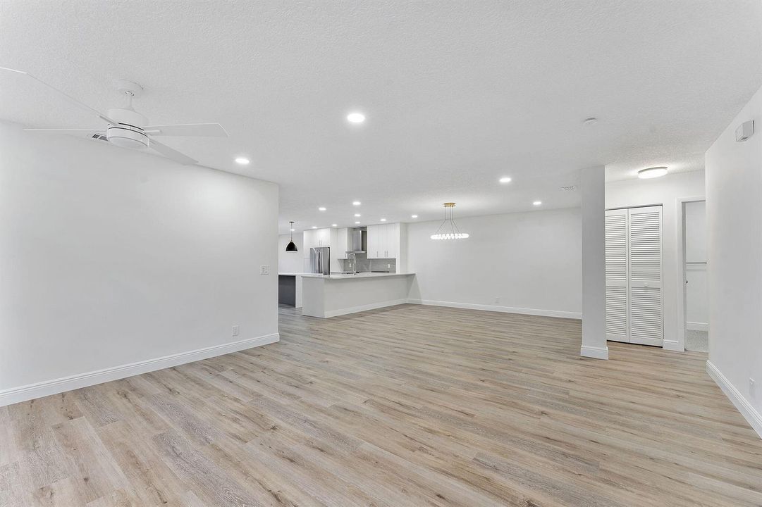 9180 Pine Springs