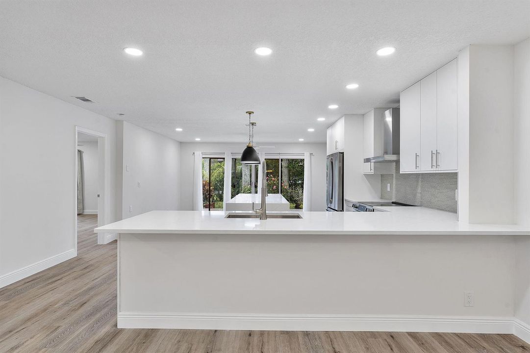 9180 Pine Springs