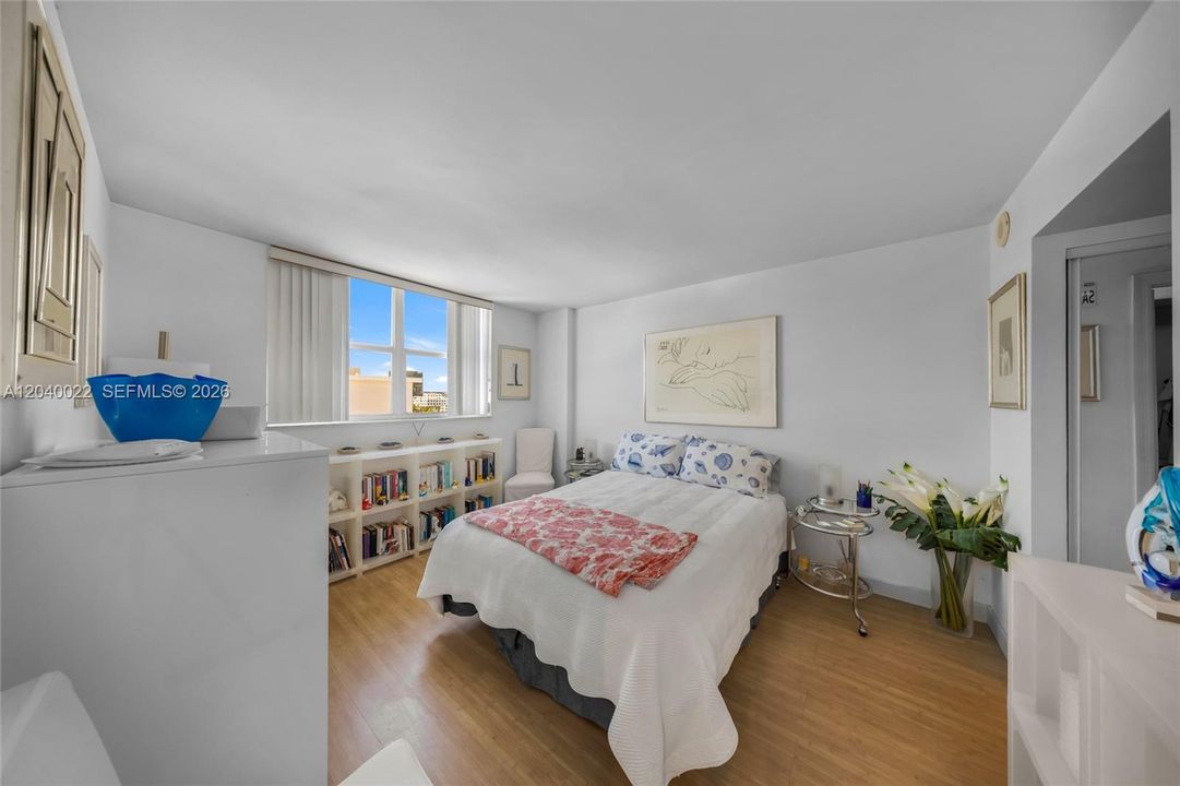 For Sale: $545,000 (1 beds, 1 baths, 654 Square Feet)