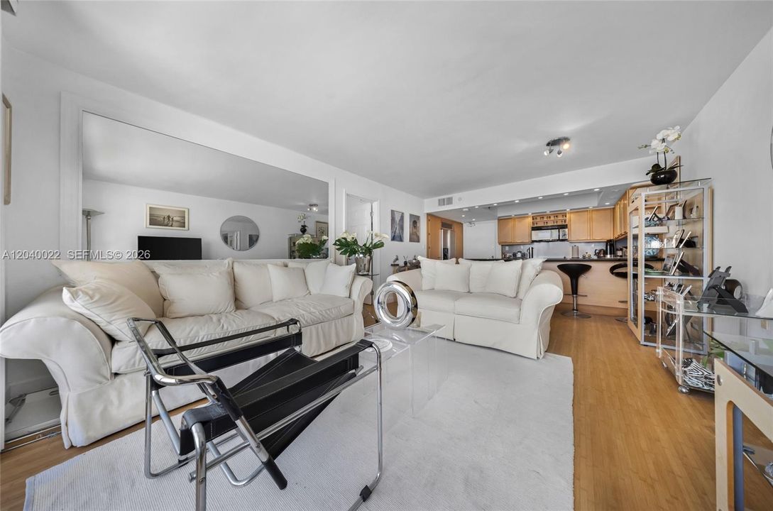For Sale: $545,000 (1 beds, 1 baths, 654 Square Feet)