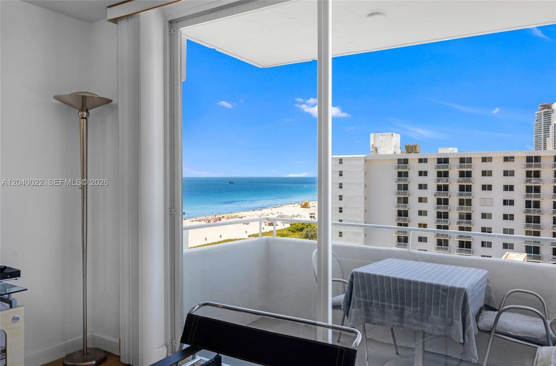 For Sale: $545,000 (1 beds, 1 baths, 654 Square Feet)