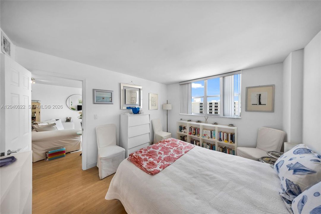 For Sale: $545,000 (1 beds, 1 baths, 654 Square Feet)