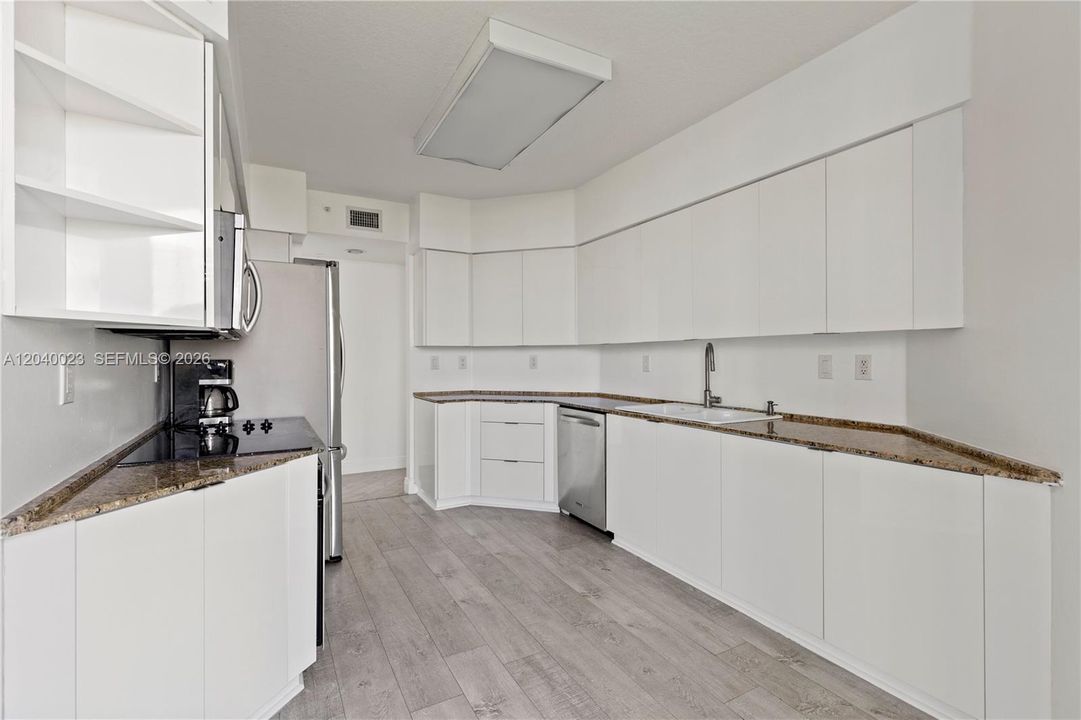 На продажу: $545,000 (2 спален, 2 ванн, 1610 Квадратных фут)