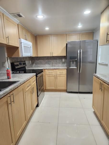 For Rent: $2,500 (3 beds, 2 baths, 1328 Square Feet)