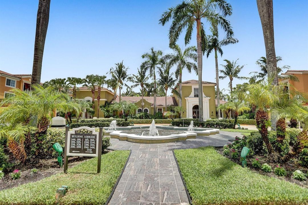 For Rent: $2,350 (2 beds, 2 baths, 977 Square Feet)