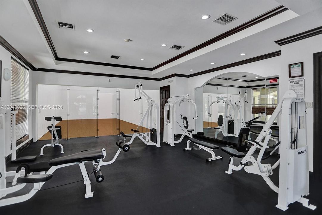 For Rent: $2,350 (2 beds, 2 baths, 977 Square Feet)