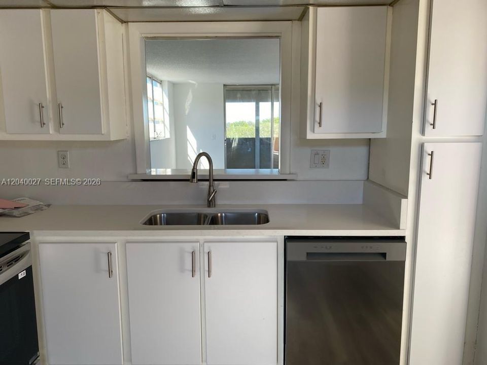For Sale: $219,000 (2 beds, 2 baths, 1260 Square Feet)