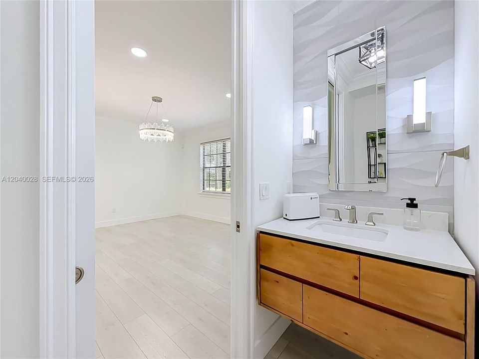 En Venta: $649,900 (4 camas, 2 baños, 1839 Pies cuadrados)